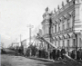 Установка электростолбов возле дома Башенина. Сарапул,  1909