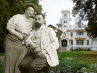 Павел Андреевич Башенин с женой Людмилой Николаевной на фоне загородного дома